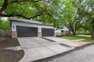 5230 Redstart St, Houston, TX 77035 - Photo 6