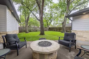 5230 Redstart St, Houston, TX 77035 - Photo 44