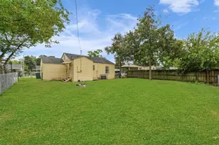 1601 Alabama St, Baytown, TX 77520 - Photo 14