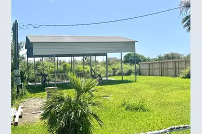 1048 Blacks Slip, Gilchrist, TX 77617 - Photo 4