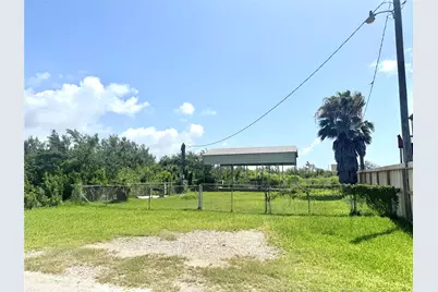 1048 Blacks Slip, Gilchrist, TX 77617 - Photo 6