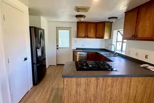 124 7th St, Dickinson, TX 77539 - Photo 2