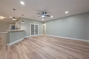 2 Garden Lodge Pl, The Woodlands, TX 77382 - Photo 8