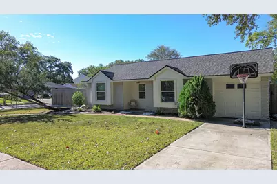 800 Camelot Lane, Friendswood, TX 77546 - Photo 30