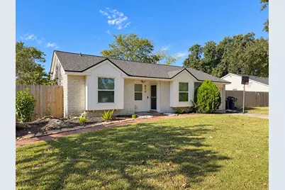 800 Camelot Lane, Friendswood, TX 77546 - Photo 2
