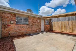 8820 Bissonnet St, Houston, TX 77074 - Photo 36