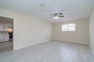 8820 Bissonnet St, Houston, TX 77074 - Photo 10