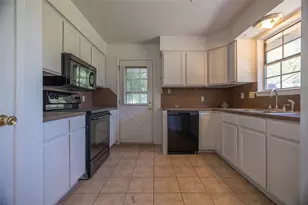 218 N Franklin Ave, Cleveland, TX 77327 - Photo 16