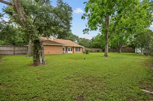 1613 S Hood St, Alvin, TX 77511 - Photo 34