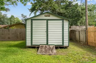 1613 S Hood St, Alvin, TX 77511 - Photo 32