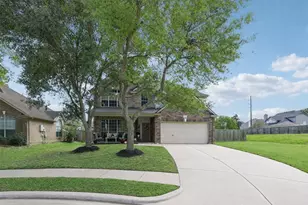 8002 Cross Trail Dr, Sugar Land, TX 77479 - Photo 2