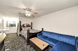 9512 Windswept Ln, Houston, TX 77063 - Photo 38