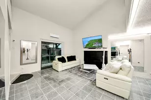 9512 Windswept Ln, Houston, TX 77063 - Photo 14