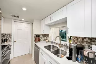 9512 Windswept Ln, Houston, TX 77063 - Photo 20