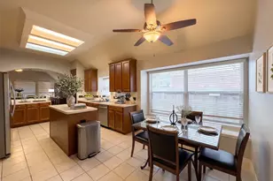 3314 Stonehurst Ct, Pearland, TX 77584 - Photo 4