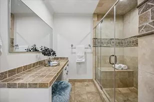 10323 Green Tree Rd, Houston, TX 77042 - Photo 20