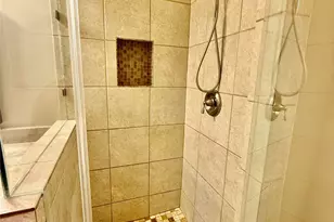 5602 Cartagena St, Houston, TX 77035 - Photo 14