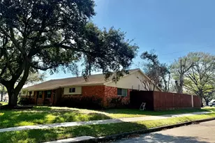 5602 Cartagena St, Houston, TX 77035 - Photo 2