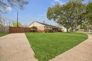5602 Cartagena St, Houston, TX 77035 - Photo 28