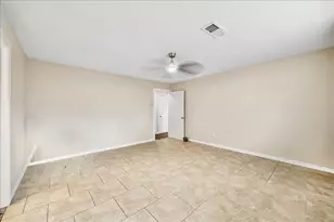 5602 Cartagena St, Houston, TX 77035 - Photo 16