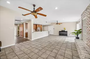 5602 Cartagena St, Houston, TX 77035 - Photo 10