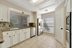 15110 Greenleaf Ln, Houston, TX 77062 - Photo 10