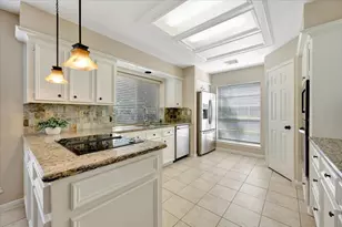 15110 Greenleaf Ln, Houston, TX 77062 - Photo 8