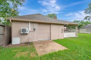 15110 Greenleaf Ln, Houston, TX 77062 - Photo 40