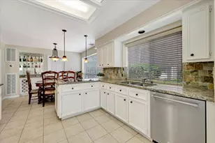 15110 Greenleaf Ln, Houston, TX 77062 - Photo 12