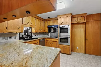 1404 S Main Street, Anahuac, TX 77514 - Photo 8