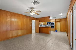 1404 S Main St, Anahuac, TX 77514 - Photo 12