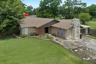 1404 S Main St, Anahuac, TX 77514 - Photo 1