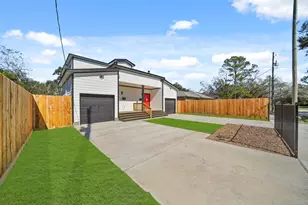 1512 W Blum St, Alvin, TX 77511 - Photo 4
