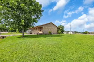 831 Easy St, La Porte, TX 77571 - Photo 2