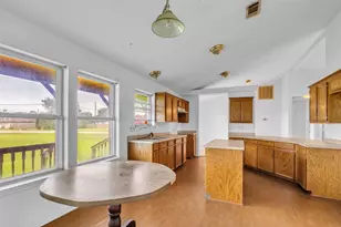 831 Easy St, La Porte, TX 77571 - Photo 4