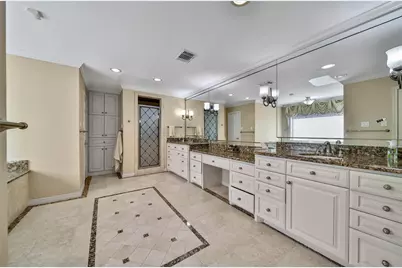 248 Bryn Mawr Circle, Hunters Creek Village, TX 77024 - Photo 22