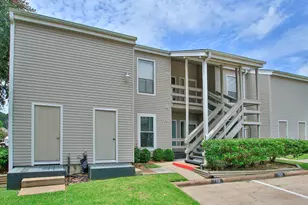 198 April Point Dr N, Conroe, TX 77356 - Photo 2