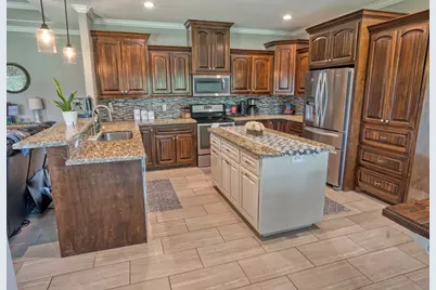 512 Wellshire, West Columbia, TX 77486 - Photo 8