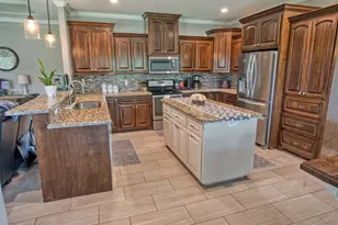 512 Wellshire, West Columbia, TX 77486 - Photo 8