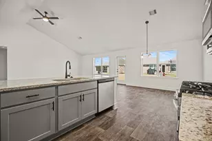 644 Greystone Ln, Angleton, TX 77515 - Photo 12