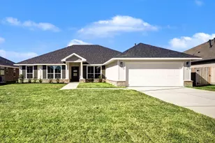 644 Greystone Ln, Angleton, TX 77515 - Photo 2
