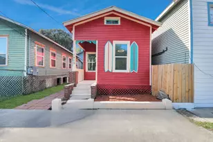 1805 39th St, Galveston, TX 77550 - Photo 2