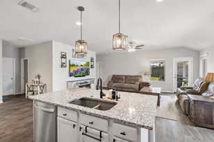 7906 Tamarind Ln, Baytown, TX 77521 - Photo 10