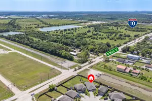 7906 Tamarind Ln, Baytown, TX 77521 - Photo 4