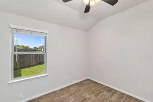 7906 Tamarind Ln, Baytown, TX 77521 - Photo 22