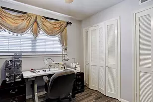 7810 Meadowglen Ln, Houston, TX 77063 - Photo 8