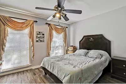 7810 Meadowglen Lane, Houston, TX 77063 - Photo 6