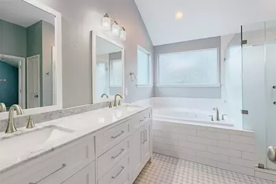 22 E New Avery Place, The Woodlands, TX 77382 - Photo 44