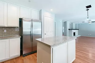 22 E New Avery Place, The Woodlands, TX 77382 - Photo 14