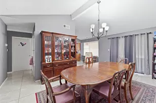5915 Black Maple Ln, Houston, TX 77088 - Photo 6